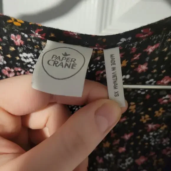 Boho Paper Crane 90s Floral Crop Top Black Deep V Neck Elastic Waist XS Longslee - Picture 7 of 7